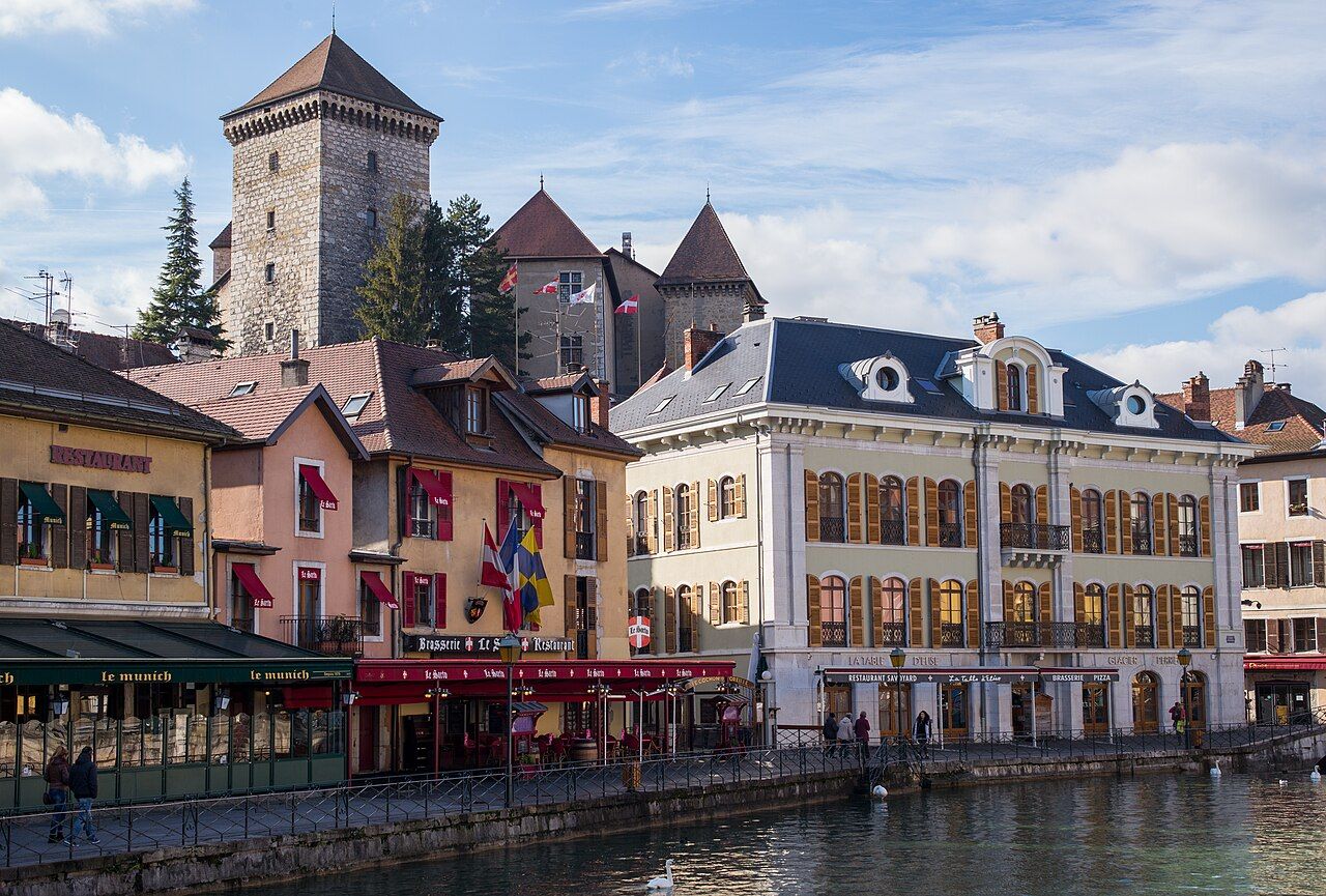 Le lac et les sept cloches